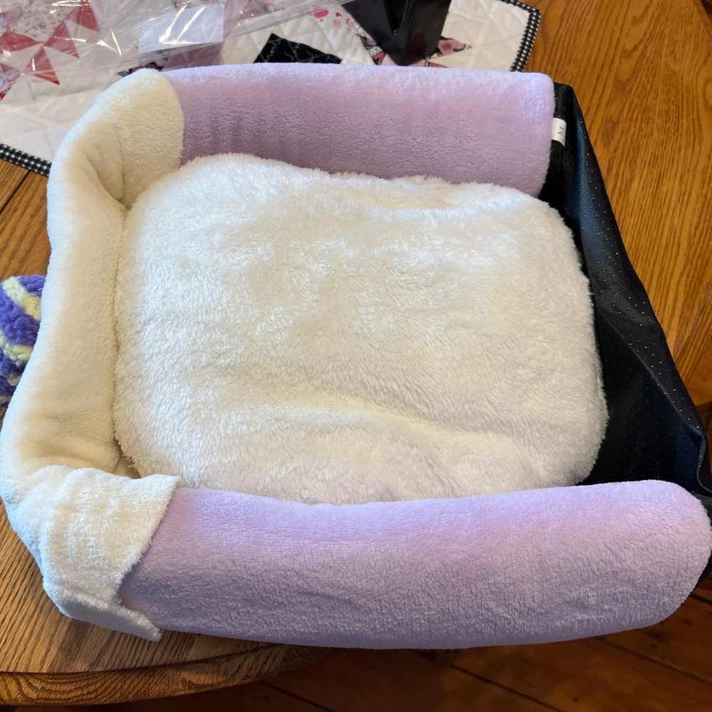 Cupcake Comfort Plush Pet Bed - 16 1/2” Diameter - Lavender 🧁NWT! - Picture 11 of 16